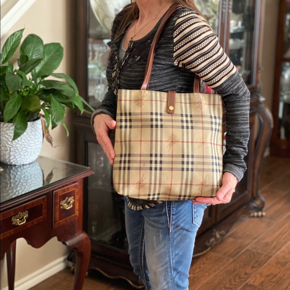 🎉 HP 🎉Burberry Tote Bag - Picture 12 of 14